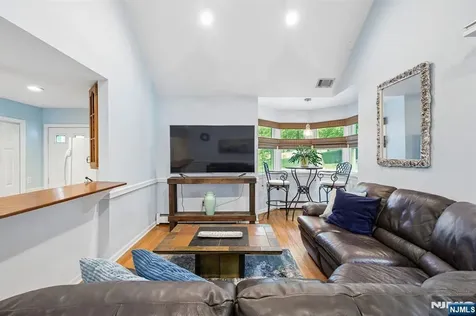 11 Lake Trail Wayne NJ 07470