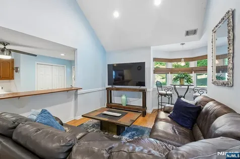 11 Lake Trail Wayne NJ 07470