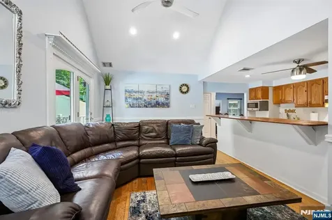 11 Lake Trail Wayne NJ 07470