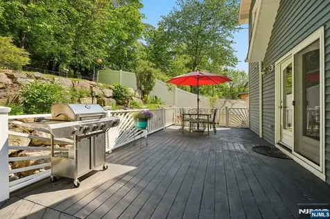 11 Lake Trail Wayne NJ 07470