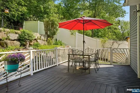 11 Lake Trail Wayne NJ 07470
