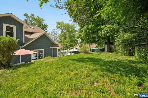 11 Lake Trail Wayne NJ 07470
