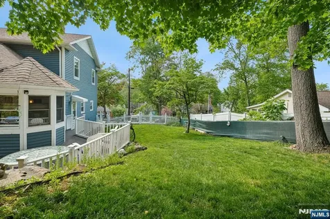 11 Lake Trail Wayne NJ 07470