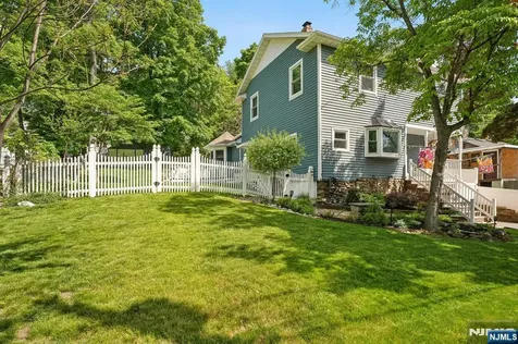 11 Lake Trail Wayne NJ 07470
