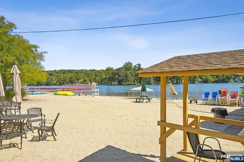 11 Lake Trail Wayne NJ 07470