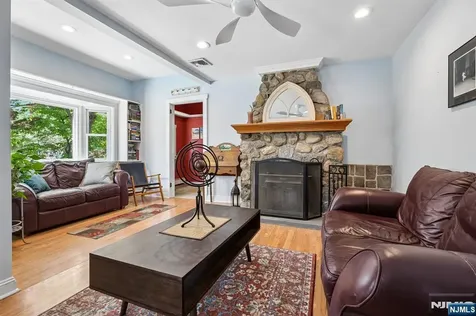 11 Lake Trail Wayne NJ 07470