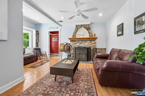 11 Lake Trail Wayne NJ 07470