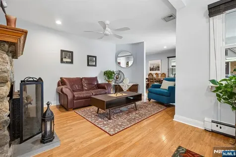 11 Lake Trail Wayne NJ 07470