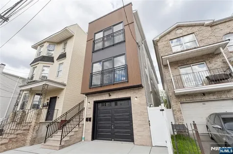 910 Bergen Newark NJ 07112