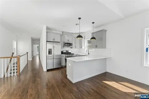910 Bergen Newark NJ 07112