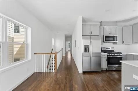 910 Bergen Newark NJ 07112