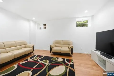 216 Barringer Nutley NJ 07110