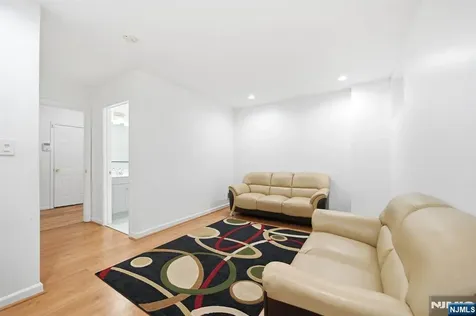 216 Barringer Nutley NJ 07110