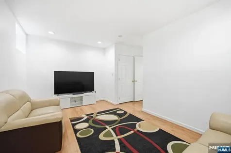 216 Barringer Nutley NJ 07110