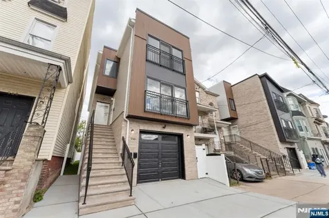 910 Bergen Newark NJ 07112