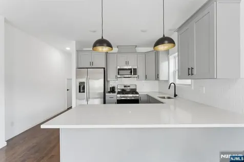 910 Bergen Newark NJ 07112