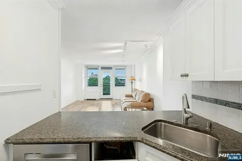 2200 N Central Road Fort Lee NJ 07024