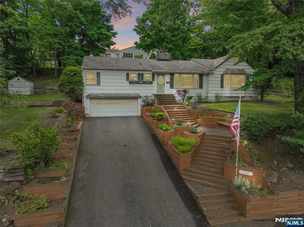 908 N Monroe Street Midland Park NJ 07450
