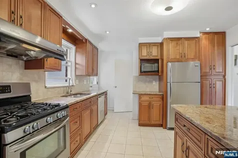 1018 Inwood Terrace Fort Lee NJ 07024