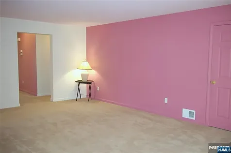 34 Chanda Court Clifton NJ 07012