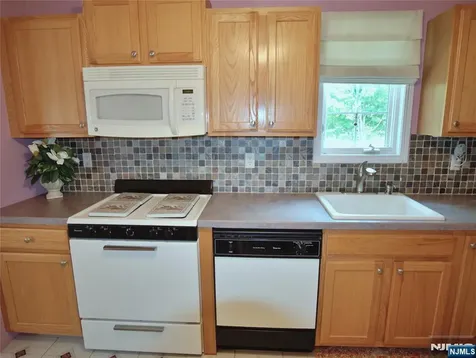 34 Chanda Court Clifton NJ 07012
