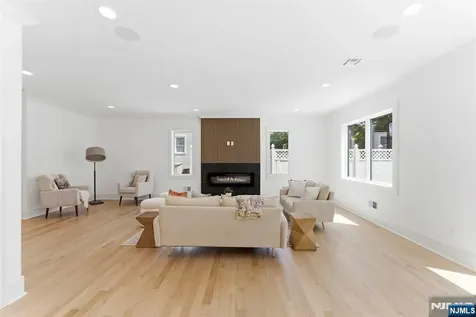 110 Platt Avenue Saddle Brook NJ 07663