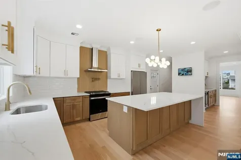 110 Platt Avenue Saddle Brook NJ 07663