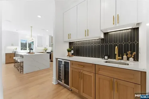 110 Platt Avenue Saddle Brook NJ 07663