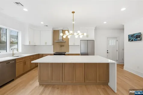 110 Platt Avenue Saddle Brook NJ 07663