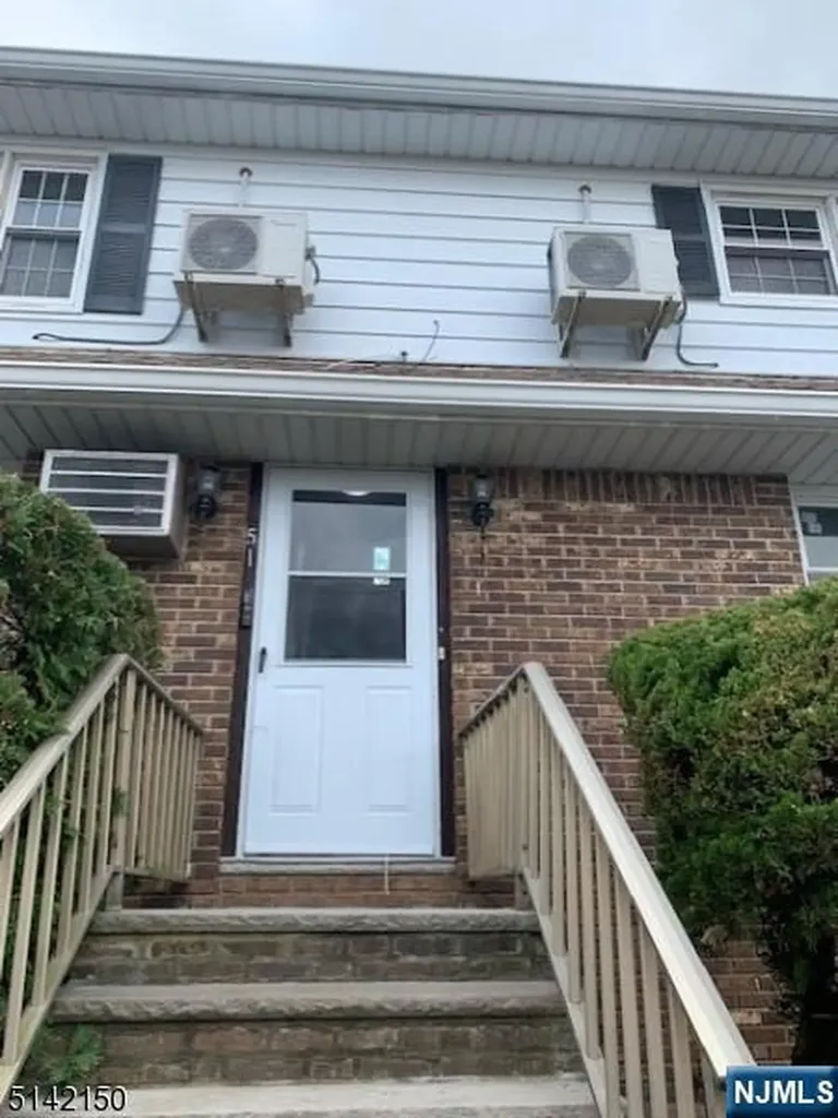 51 Haverhill Woodland Park NJ 07424