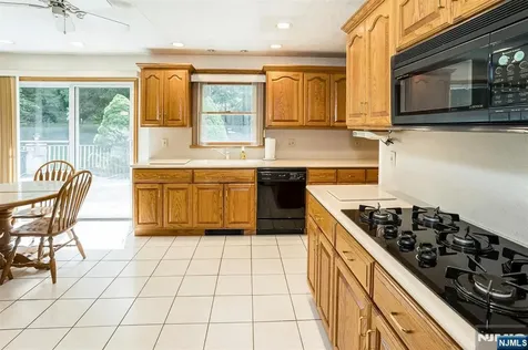 16 Feldstone Place West Caldwell NJ 07006