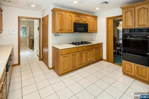16 Feldstone Place West Caldwell NJ 07006