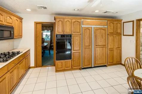 16 Feldstone Place West Caldwell NJ 07006