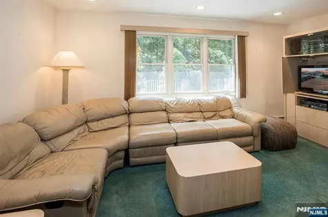 16 Feldstone Place West Caldwell NJ 07006