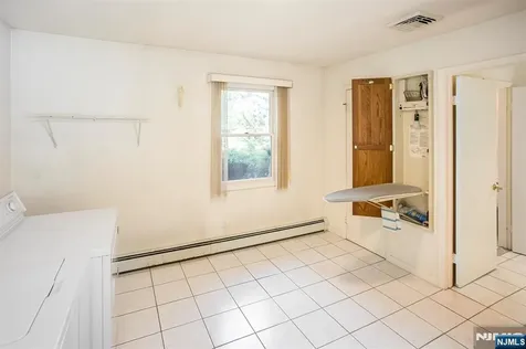 16 Feldstone Place West Caldwell NJ 07006