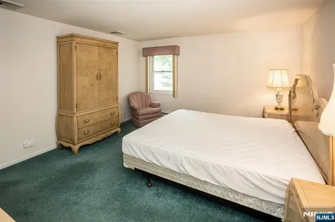 16 Feldstone Place West Caldwell NJ 07006