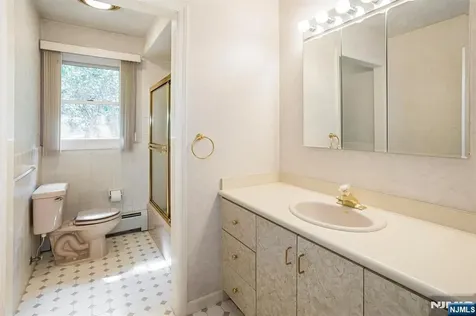 16 Feldstone Place West Caldwell NJ 07006
