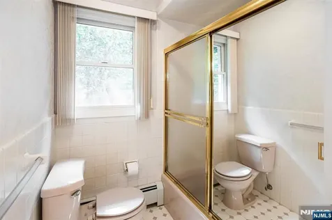 16 Feldstone Place West Caldwell NJ 07006