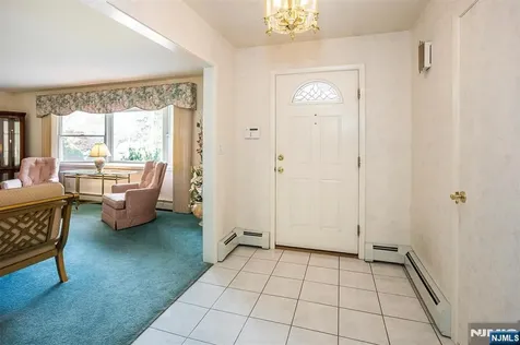 16 Feldstone Place West Caldwell NJ 07006