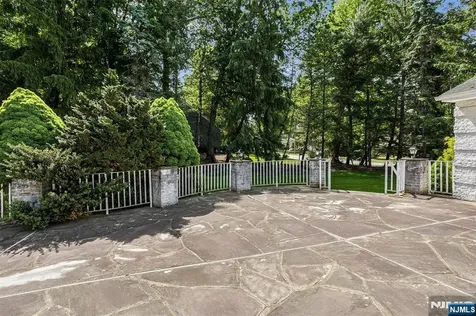 16 Feldstone Place West Caldwell NJ 07006