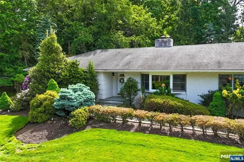 16 Feldstone Place West Caldwell NJ 07006