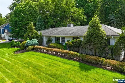 16 Feldstone Place West Caldwell NJ 07006
