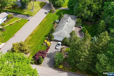 16 Feldstone Place West Caldwell NJ 07006