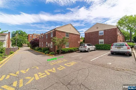 2205 Center Fort Lee NJ 07024