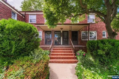 2205 Center Fort Lee NJ 07024