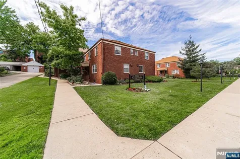 2205 Center Fort Lee NJ 07024