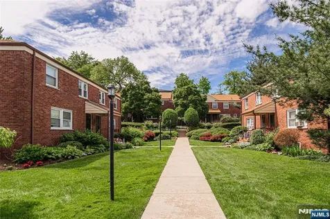 2205 Center Fort Lee NJ 07024