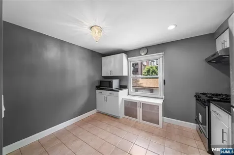 2205 Center Fort Lee NJ 07024