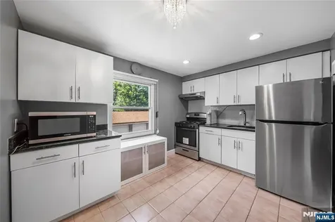 2205 Center Fort Lee NJ 07024