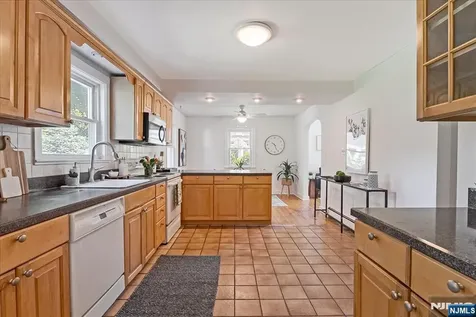 566 Barnett Place Ridgewood NJ 07450